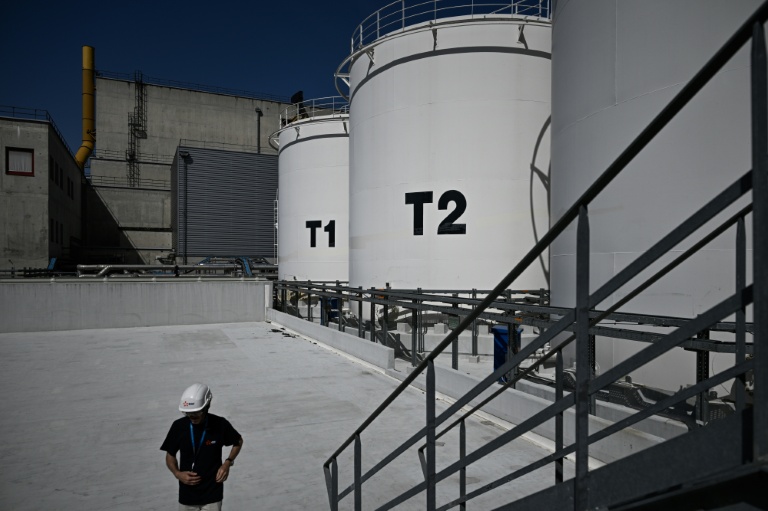 Les cuves de stockage d'eau de la centrale nucléaire de Civaux, dans la Vienne, le 24 juin 2026