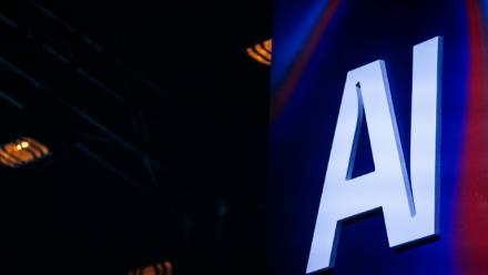 Responsables politiques et patrons de la tech ont multiplié mercredi les appels à renforcer d'urgence la sécurité de l'intelligence artificielle lors d'un sommet à Dublin