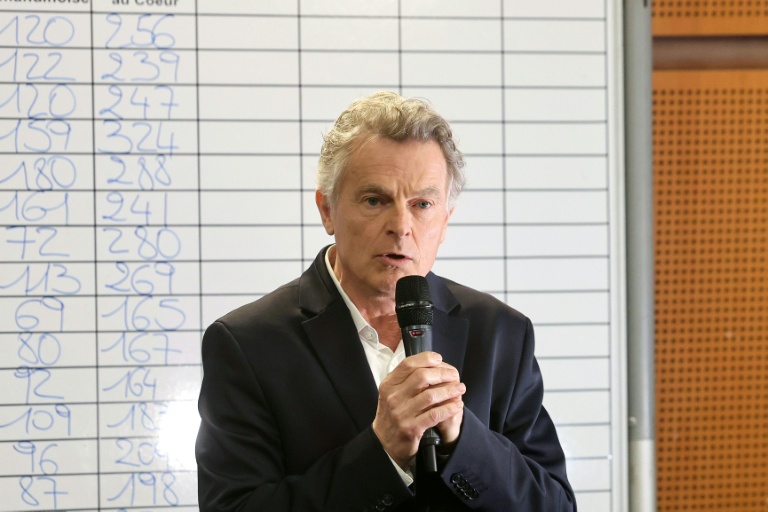 Le secrétaire national du parti communiste Fabien Roussel le 15 mars 2026 à Saint-Amand-les-Eaux, dans le Nord 