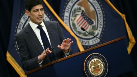 Le président de la Fed, Kevin Warsh, lors d'une conférence de presse à Washington, le 17 juin 2026