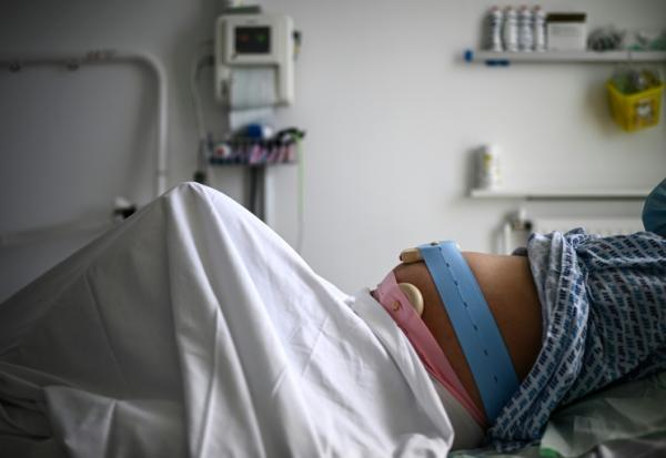 Accouchement sous X: un dispositif qui fait débat