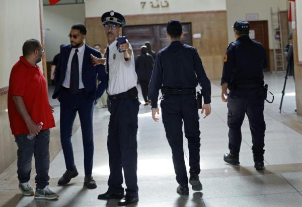 Des membres des forces de sécurité à la Cour d'appel de Casablanca pendant le procès de l'"Escobar du Sahara", le 25 juin 2026