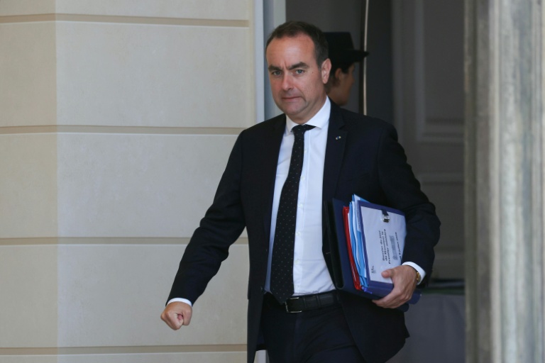 Le Premier ministre Sébastien Lecornu à la sortie de l'Elysée, le 9 juillet 2026 à Paris