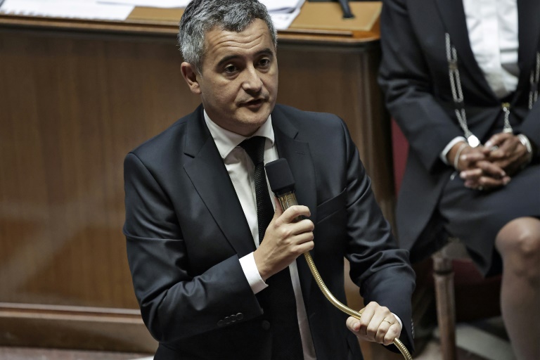 Le ministre de la Justice français, Gérald Darmanin, prononce un discours lors d'une séance de questions au gouvernement à l'Assemblée nationale à Paris, le 27 mai 2025