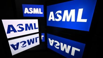 ASML est un rouage essentiel de l'économie mondiale, car les semi-conducteurs fabriqués à l'aide de ses machines alimentent tout, des smartphones aux missiles.