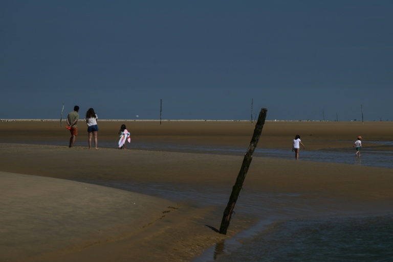 Des promeneurs sur le banc d'Arguin, îlot 