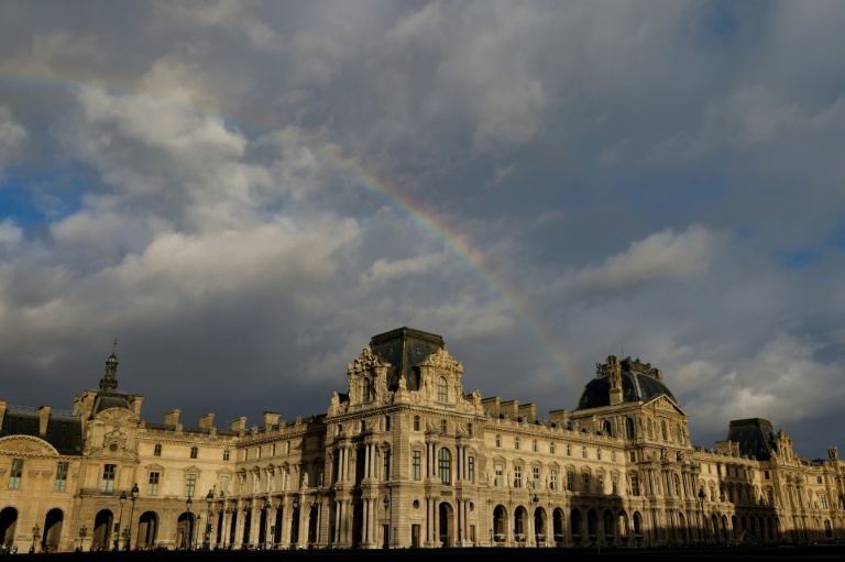 Les personnels du musée du Louvre à Paris sont appelés à une 