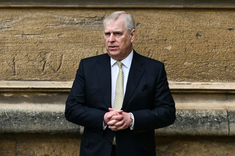 Le prince Andrew arrive à la chapelle du château de Windsor pour les matines de Pâques le 31 mars 
 2024.