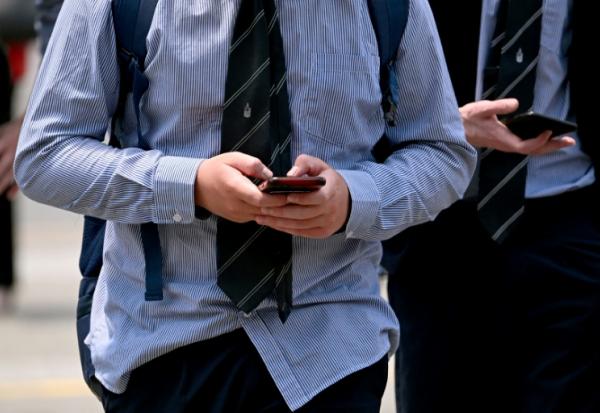 La loi interdisant les réseaux sociaux aux enfants de moins de 16 ans doit entrer en vigueur le 10 décembre en Australie