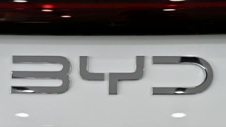 Le constructeur automobile chinois BYD est en discussion avec Stellantis et d’autres constructeurs européens pour reprendre des usines sous-utilisées en Europe