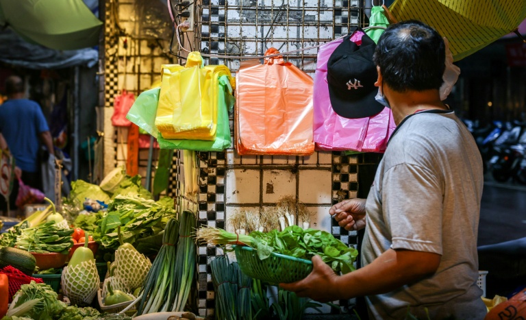 Des sacs en plastique sur un marché de Keelung, à Taïwan, le 9 juin 2026