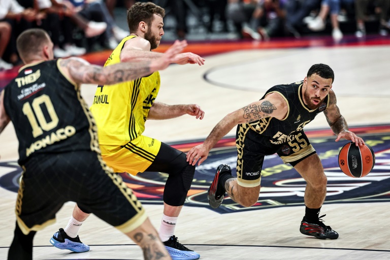 Le meneur de Monaco Mike James face à Fenerbahçe en finale d'Euroligue, le 25 mai 2025 à Abou Dhabi