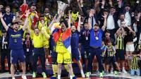 Les joueurs de Fenerbahçe, vainqueurs de l'Euroligue face à Monaco, le 25 mai 2025 à Abou Dhabi