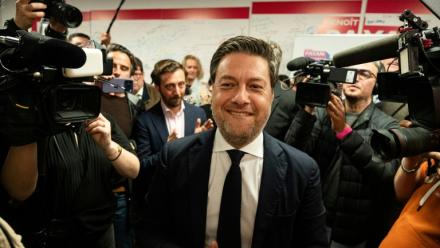 Benoît Payan, maire sortant de Marseille et candidat à sa réélection, célèbre sa victoireau 2etour des municipales à Marseille, le 22 mars 2026 dans les Bouches-du-Rhône