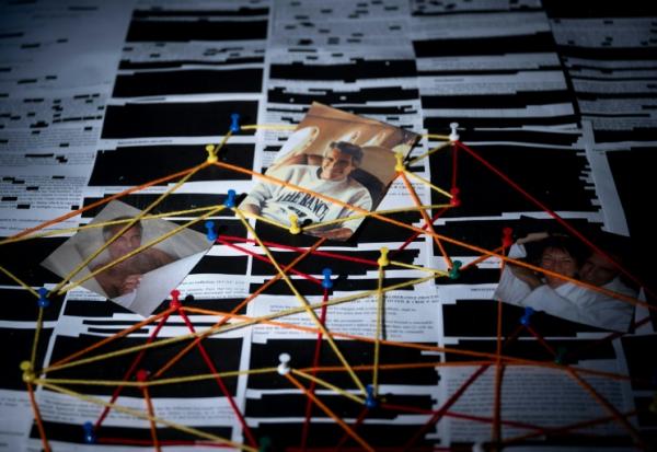 Photo d'illustration de documents expurgés des archives de la bibliothèque Epstein, publiés par le département américain de la Justice à Washington, le 18 février 2026