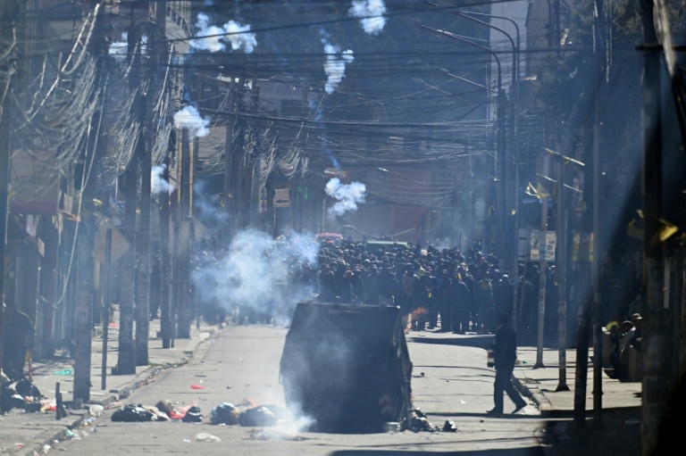 Affrontements entre police et manifestants à La Paz le 10 juin 2026