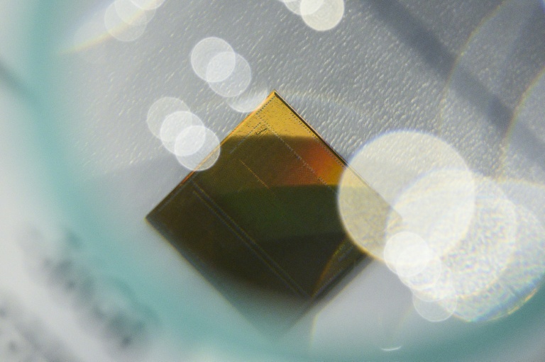 Une puce du géant sud-coréen des semi-conducteurs SK Hynix, le 4 novembre 2024 à Séoul