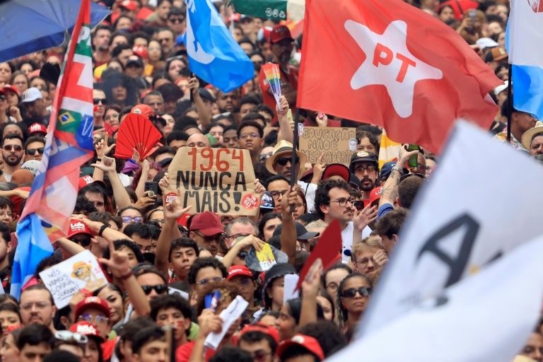 Partisans du président Luiz Inácio Lula da Silva lors d’un meeting de campagne à São Paulo le 11 octobre 2026
