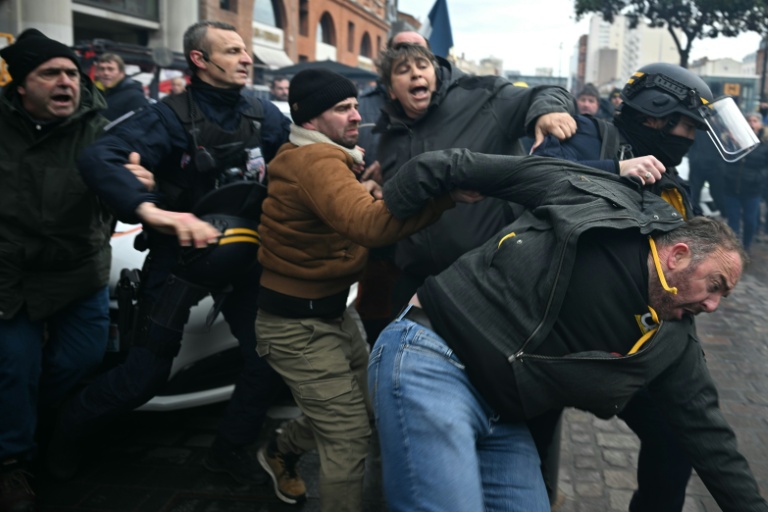 Affrontements entre membres de la Coordination rurale (CR) et CRS à Toulouse le 27 janvier 2026 