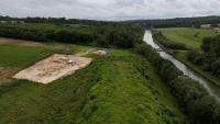 Vue aérienne d'un chantier de fouilles dans le cadre du futur canal Seine-Nord Europe, où des tombes mérovingiennes ont été découvertes, le 2 juin 2026 à Etricourt-Manancourt, dans la Somme 
