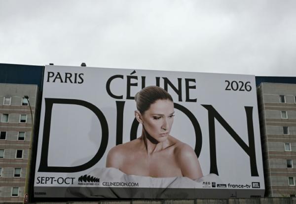 Une affiche annonçant les prochains concerts de la chanteuse québécoise Céline Dion, le 31 mars 2026 à Paris