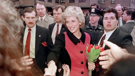 Diana, princesse de Galles, salue le public à New York, le 2 février 1989