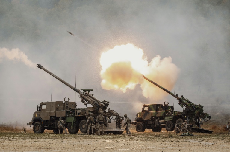 Les canons Caesar de KNDS lors de manoeuvres à Canjuers, dans le sud de la France, le 20 octobre 2025