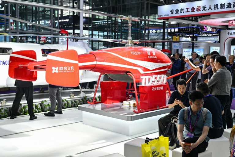 Un hélicoptère sans pilote, au salon mondial des drones de Shenzhen (Chine) le 21 mai 2026