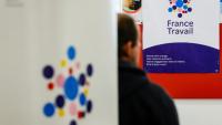Le nombre de chômeurs en France a augmenté au troisième trimestre en raison de l'inscription de nouveaux publics à France Travail et d'un changement de règles pour les radiations, mais, sans ces effets, il est orienté à la baisse, selon les chiffres officiels