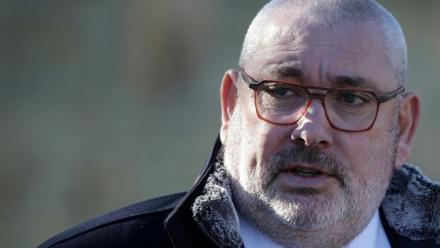 Christophe Barthes, candidat du RN à la mairie de Carcassonne, en campagne à Carcassonne, le 7 février 2026 dans l'Aude