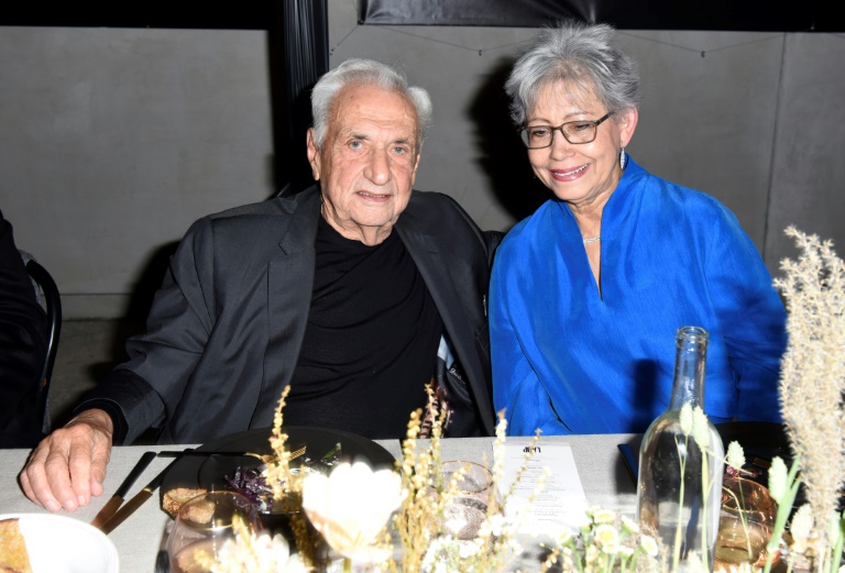 L'architecte américano-canadien Frank Gehry et son épouse, Berta Isabel Aguilera, à Los Angeles, le 19 octobre 2019
