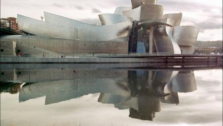 Le musée Guggenheim à Bilbao, réalisée par l'architecte américano-canadien Frank Gehry, le 15 octobre 1997 en Espagne