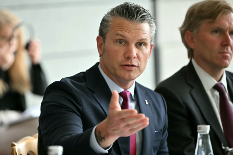 Le secrétaire américain à la Défense Pete Hegseth, le 6 juin à Colleville-sur-mer, dans le Calvados 