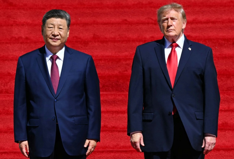 Le président des États-Unis Donald Trump (à droite) et le président chinois Xi Jinping (à gauche) arrivent pour une visite du Musée des Archives nationales le 25 septembre 2026 à Washington