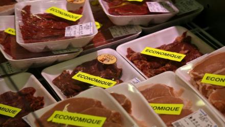 "Contraignez-nous": des cadres de la distribution et de l'agro-industrie dénoncent le "dogme des prix bas"