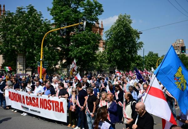 Défilé organisé par les "Patriotes pour l'Europe", un groupe politique d'extrême droite du Parlement européen, le 18 avril 2026 à Milan