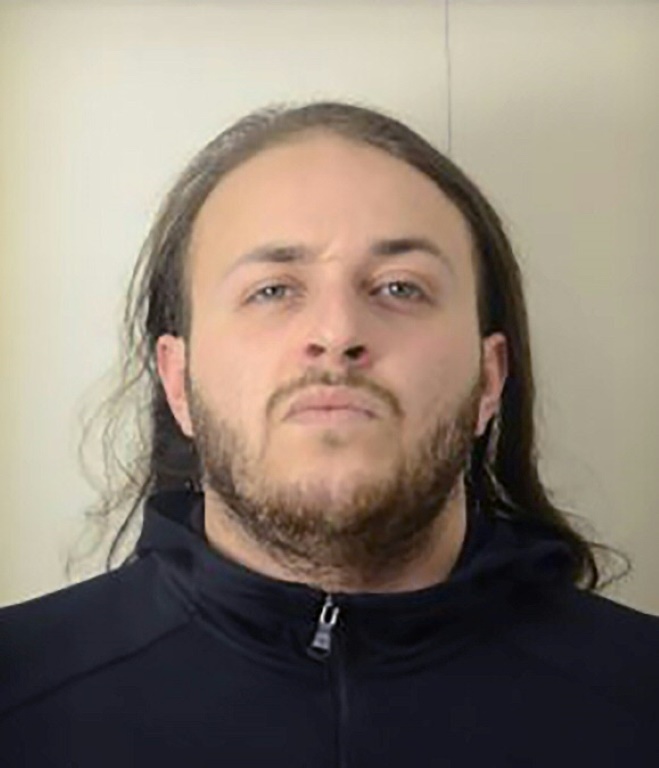 Badiss Mohamed Amide Bajjou, un Franco-Marocain de 24 ans arrêté au Maroc, soupçonné d'avoir commandité une série d'enlèvements visant des entrepreneurs du secteur des cryptomonnaies en France - photographie obtenue le 4 juin 2025 par Interpol