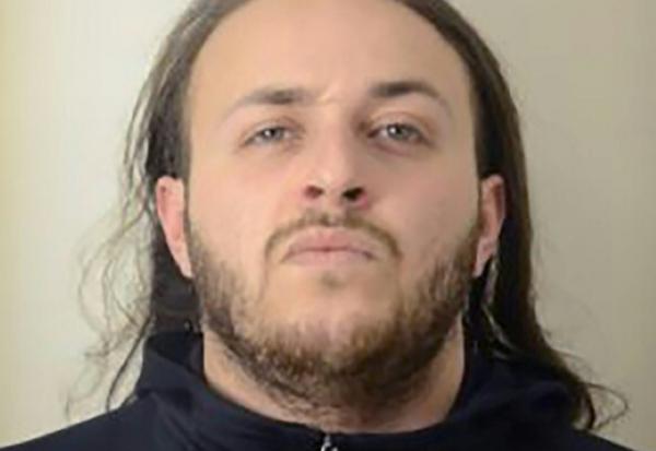 Badiss Mohamed Amide Bajjou, un Franco-Marocain de 24 ans arrêté au Maroc, soupçonné d'avoir commandité une série d'enlèvements visant des entrepreneurs du secteur des cryptomonnaies en France - photographie obtenue le 4 juin 2025 par Interpol