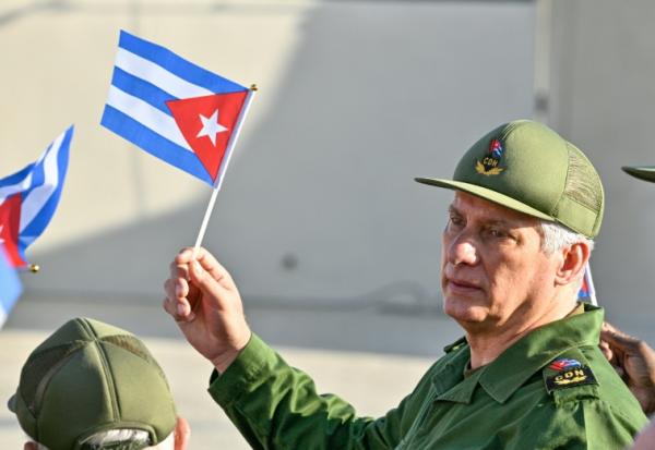 Le président cubain Miguel Diaz-Canel, le 22 mai 2026 pendant une manifestation de soutien à son prédécesseur Raul Castro devant l'ambassade des Etats-Unis à La Havane