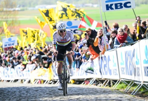 Tadej Pogacar dans le Tour des Flandres le 5 avril 2026