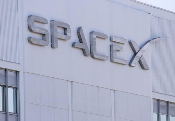 Un bâtiment de l'entreprise SpaceX à Hawthorne, en Californie, le 26 mars 2026