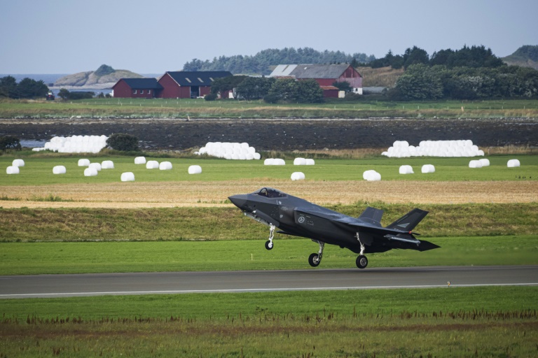 Un avion F-35 de l'armée de l'air norvégienne décolle de la base aérienne d'Orland, le 23 août 2023 près de Trondheim