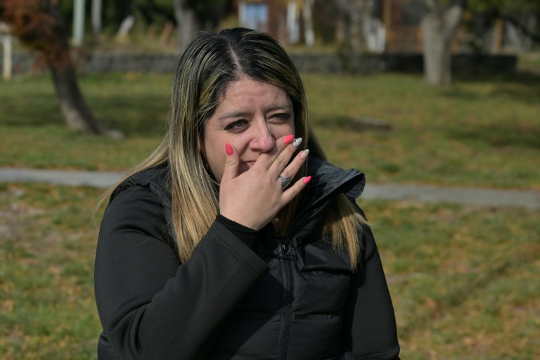 Mailen Valle parle à l'AFP au sujet de l'épidémie d'hantavirus de 2018-2019 qui a tué 11 personnes, dont son père et ses deux sœurs, le 9 mai 2026 à Epuyen, dans la province de Chubut, en Argentine