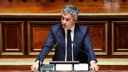 Le ministre de la Justice, Gérald Darmanin, au Sénat lors de l'examen de la réforme de la justice pénale (loi Darmanin), qui vise à raccourcir les délais de procès, le 13 avril 2026 à Paris 