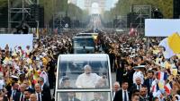 Le pape Léon XIV sur les Champs-Elysées à bord de la papamobile le 26 septembre 2026


as he rides down the Champs-Elysees Avenue with the Arc de Triomphe in the background on his way to the Place de la Concorde, central Paris, on September 26, 2026 to celebrate a solemn outdoor mass, on the second day of his visit to France. Pope Leo XIV celebrates an open-air mass for hundreds of thousands of believers on the Champs Elysees in Paris, after saying it was possible to "live together in dignity and peace".