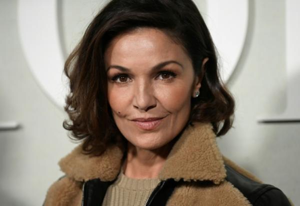 L'actrice Nadia Farès à son arrivée à un défilé Christian Dior à Paris, le 27 septembre 2022