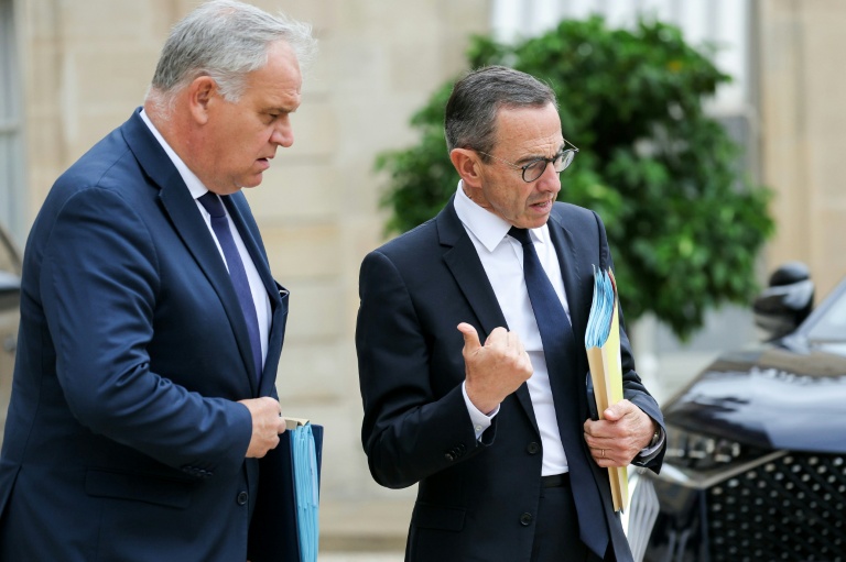 François-Noël Buffet, alors ministre attaché au ministre de l'Intérieur de l'époque Bruno Retailleau (d), à la sortie de l'Elysée, le 30 juillet 2025 à Paris