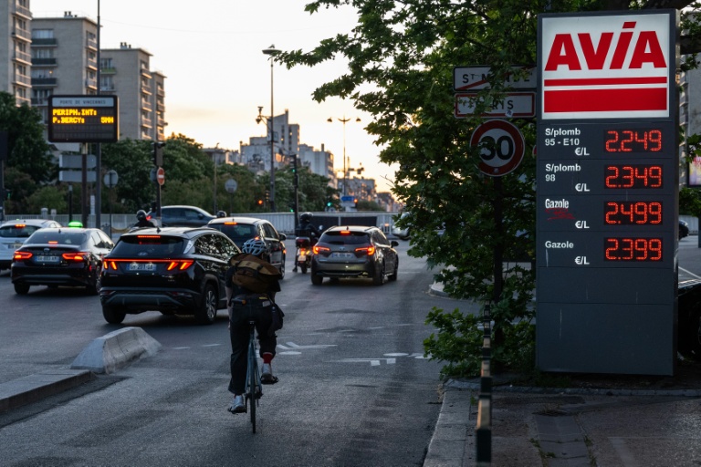 Les prix des carburants sont largement installés au-dessus des 2 euros