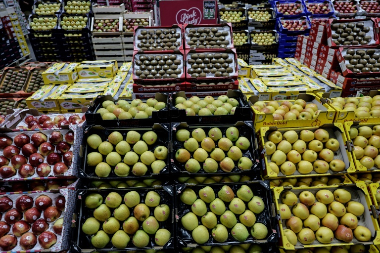 Des pommes en vente au marché de gros de Rungis, le 10 décembre 2025