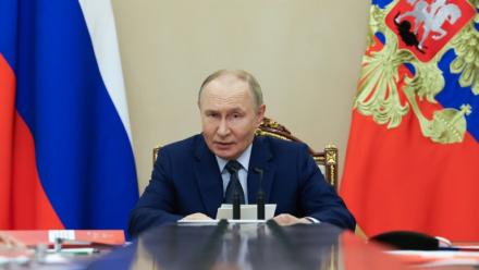 Le président russe Vladimir Poutine lors d'une réunion télévisée avec des membres de son Conseil de sécurité, le 22  septembre 2025 au Kremlin